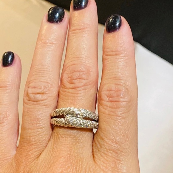 Beautiful Twisted Silver and Diamond Ring - Picture 7 of 8